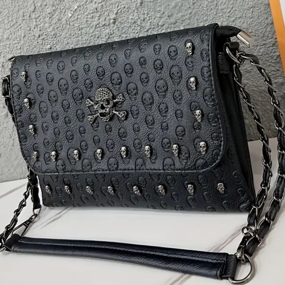 NEW IN DUST BAG SKULL STUDDED ROCKER PURSE HANDBAG MULTI COMPARTMENT CROSSBODY - Picture 6 of 7